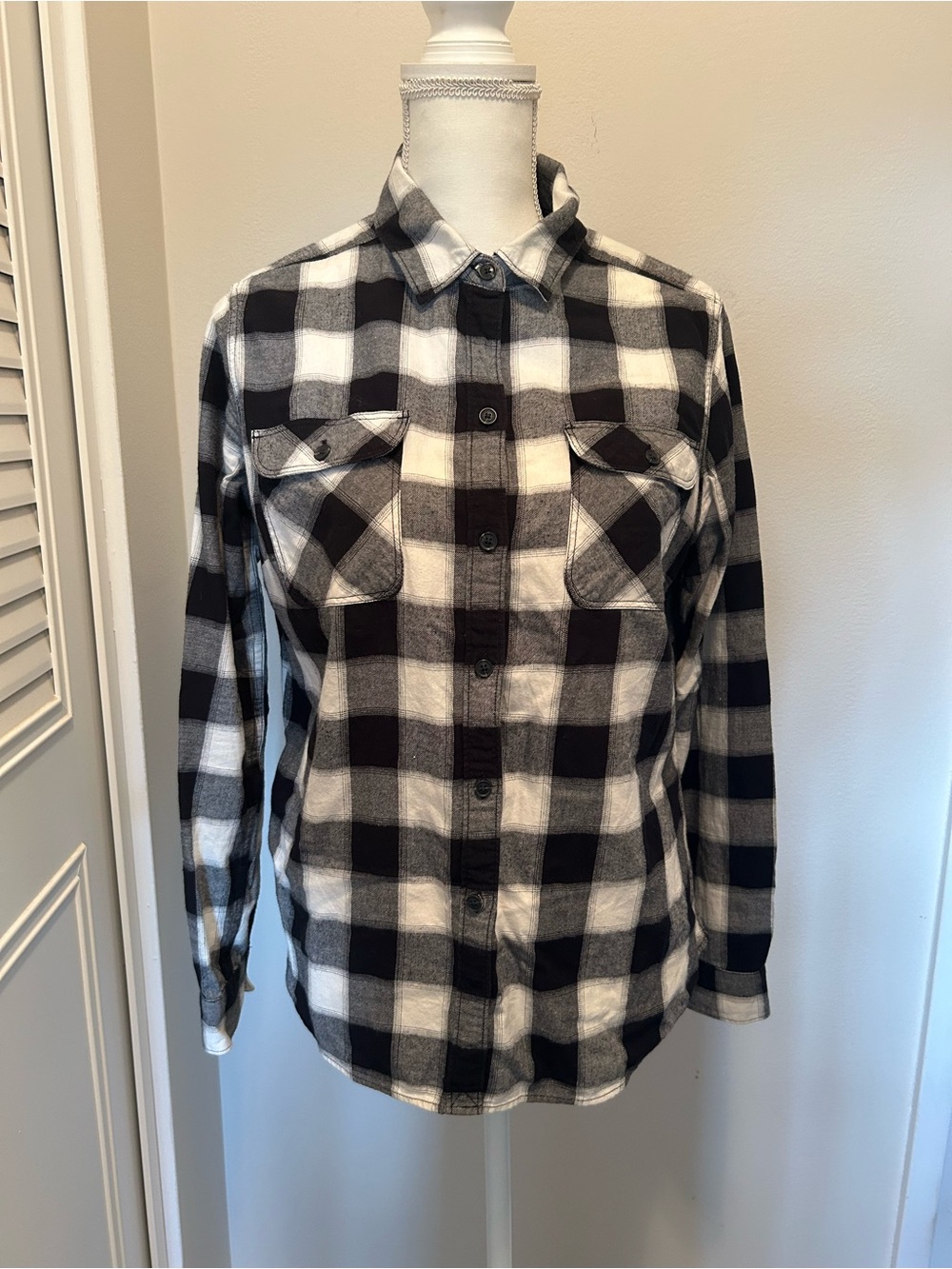 Eddie Bauer flannel shirt women’s large black and white check